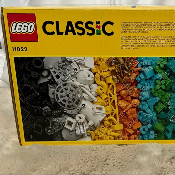 Lego Classic Space Mission Set- 1700 pieces - Picture 2 of 7